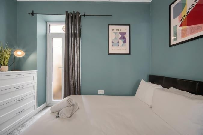 Flat Moira Terrace in Cardiff