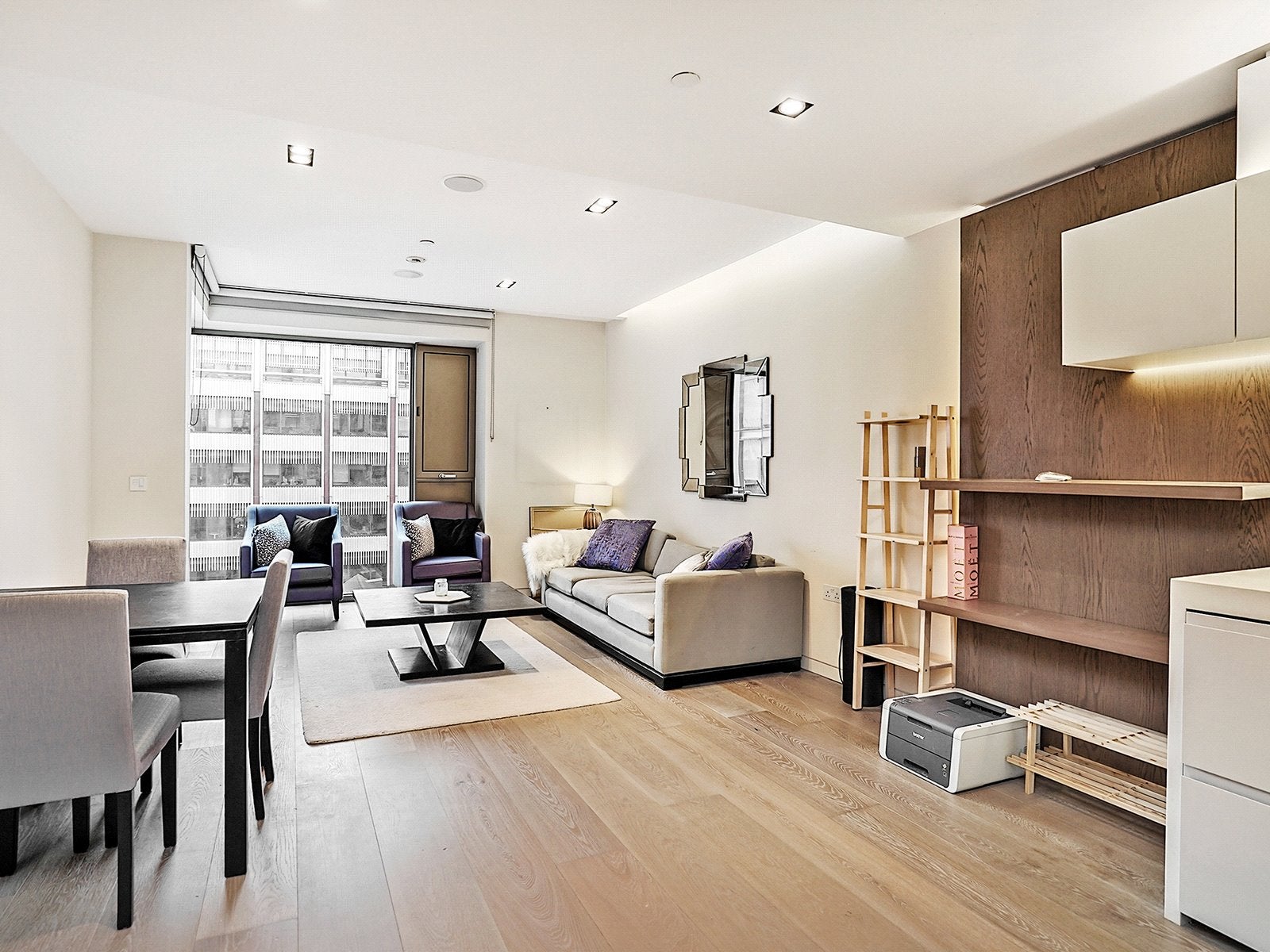 Flat Pearson Square in City of Westminster