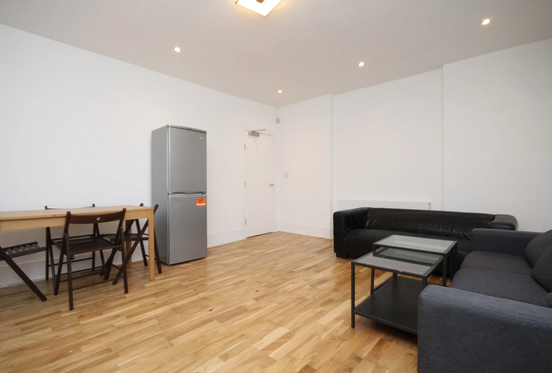 Flat Hartham Road in Greater London