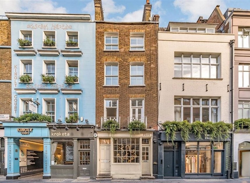 Flat Beak Street in City of Westminster