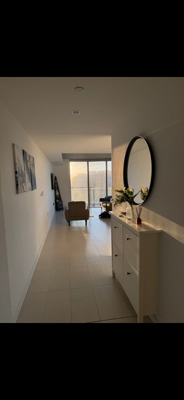 Flat Silvertown Way in Greater London