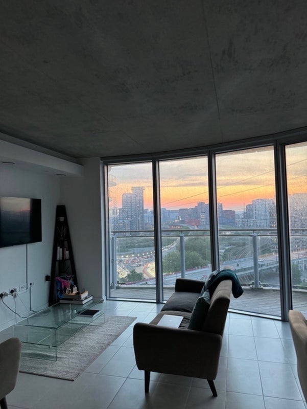 Flat Silvertown Way in Greater London