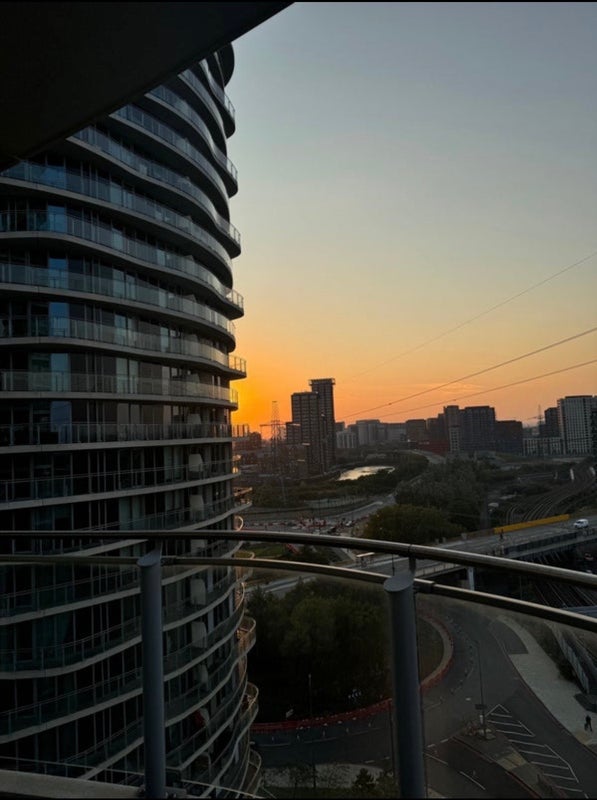 Flat Silvertown Way in Greater London