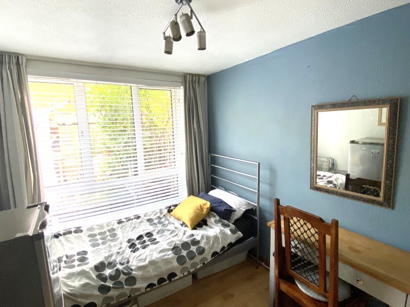 Room Aspern Grove in Greater London