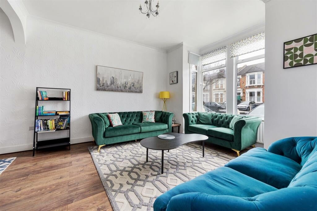 House Lonsdale Road in Greater London