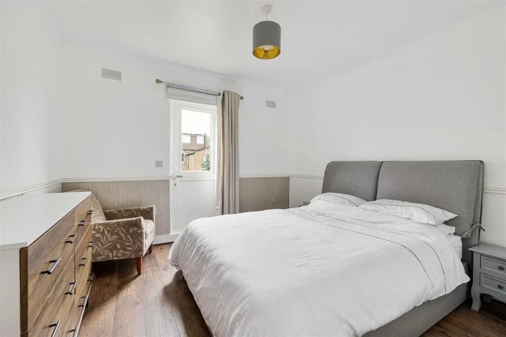 House Lonsdale Road in Greater London