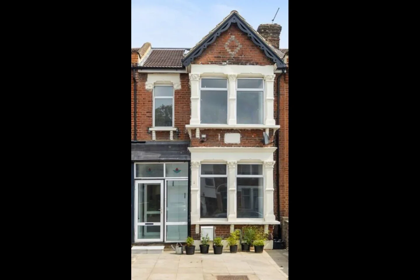 House Lonsdale Road in Greater London