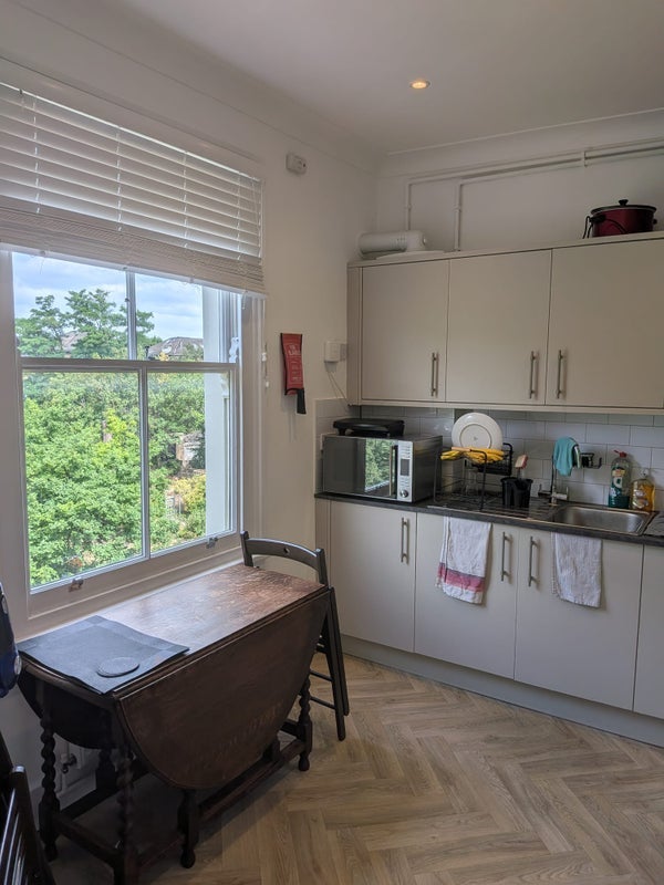 Room Breakspears Road in Greater London