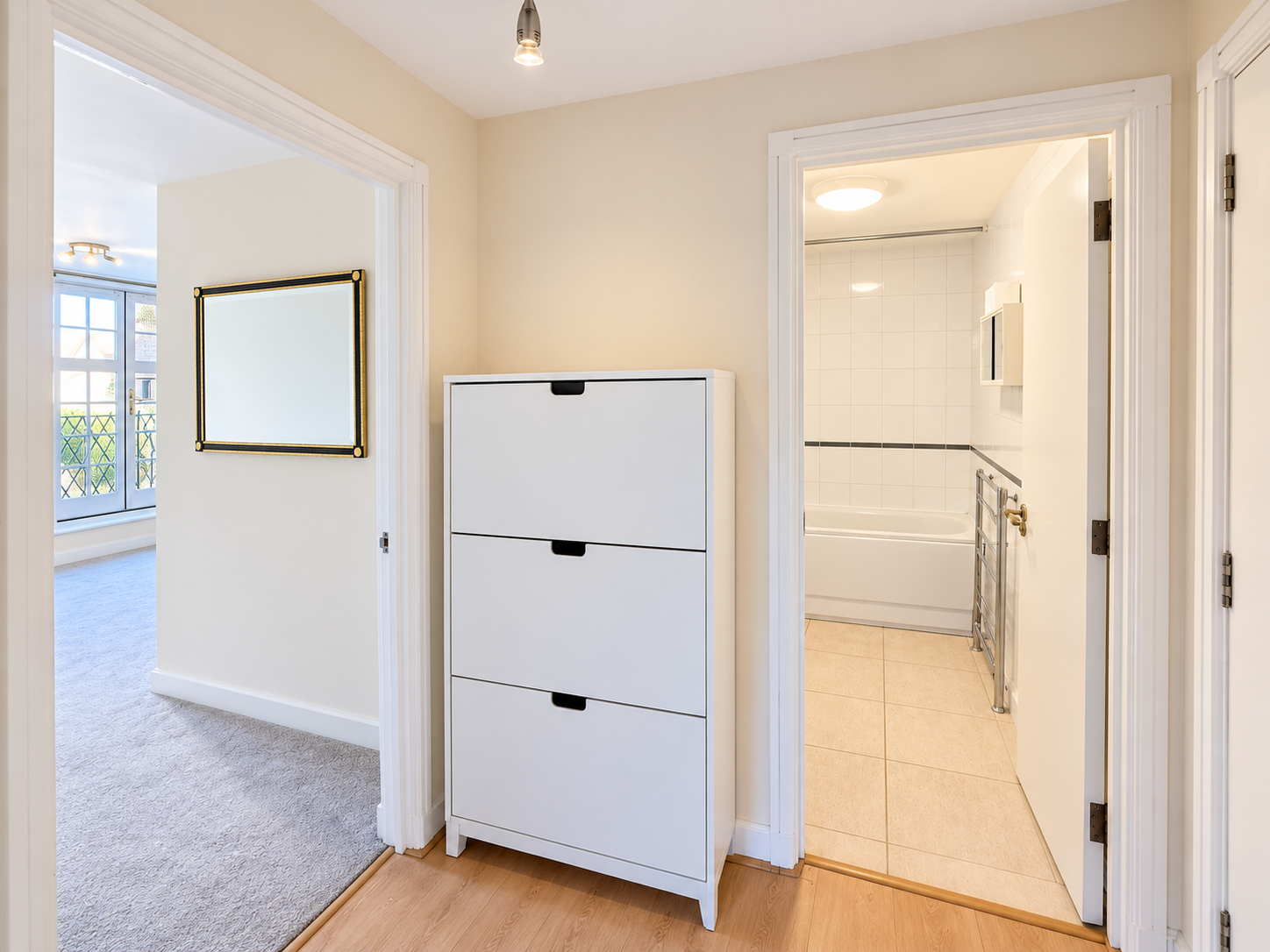 Flat Heathview Court in Greater London