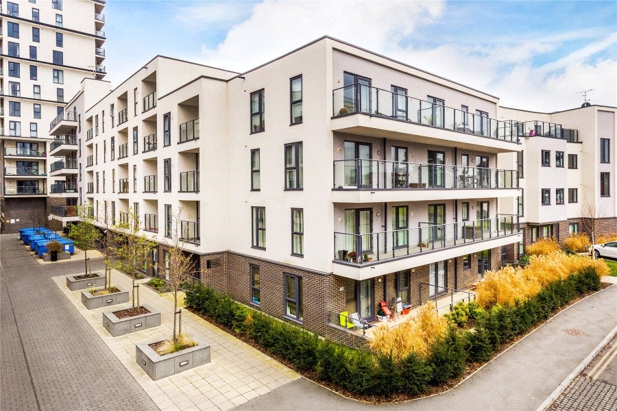 Flat Guildford Road in Woking