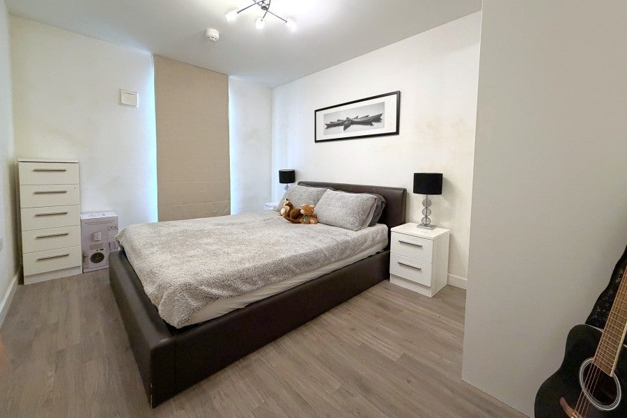 Flat Guildford Road in Woking