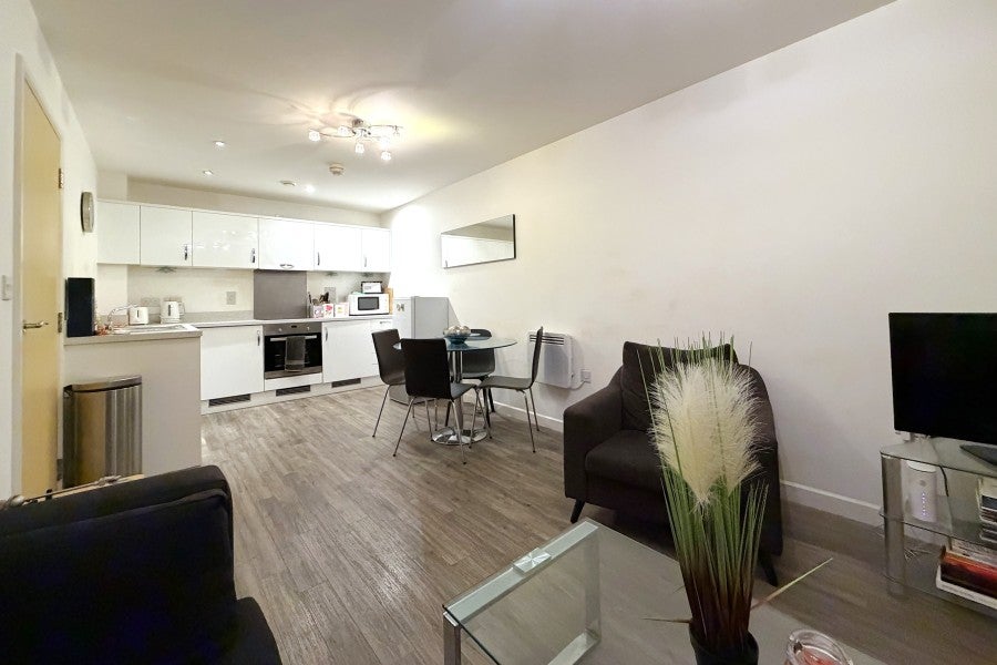 Flat Guildford Road in Woking