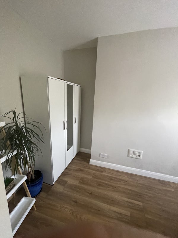 Room Graces Road in Greater London