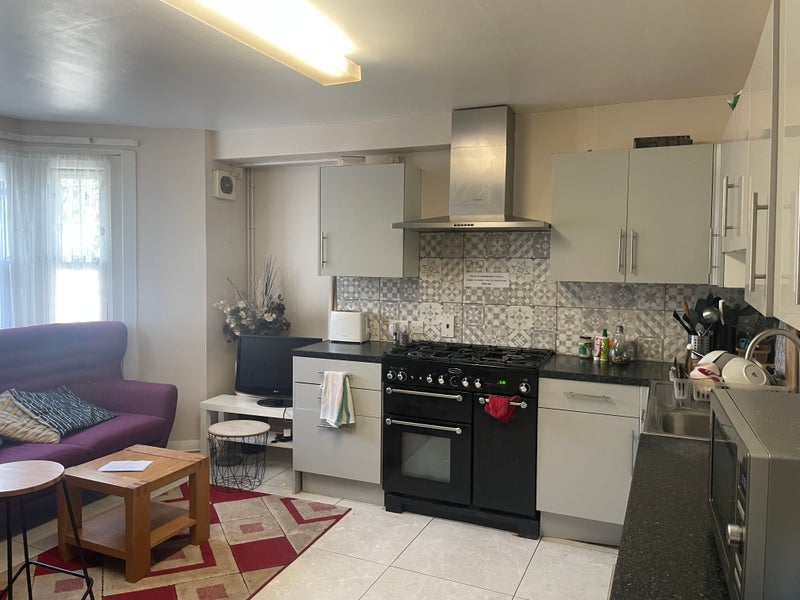 Room Graces Road in Greater London