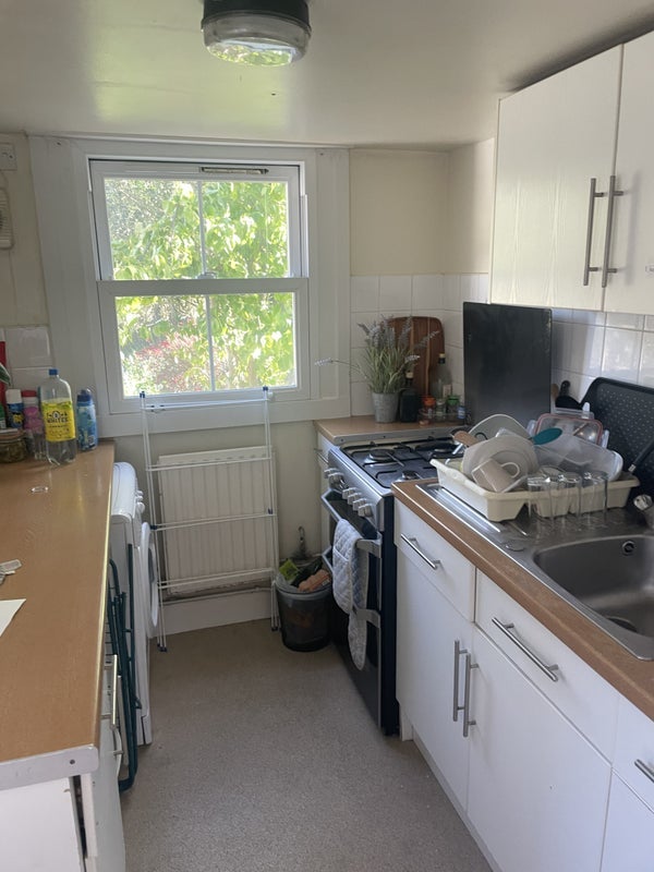 Room Graces Road in Greater London