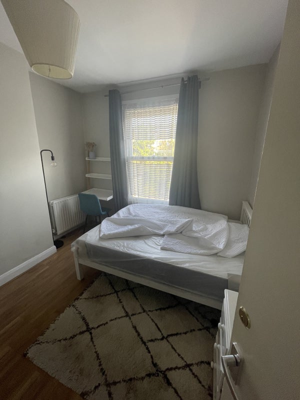 Room Graces Road in Greater London