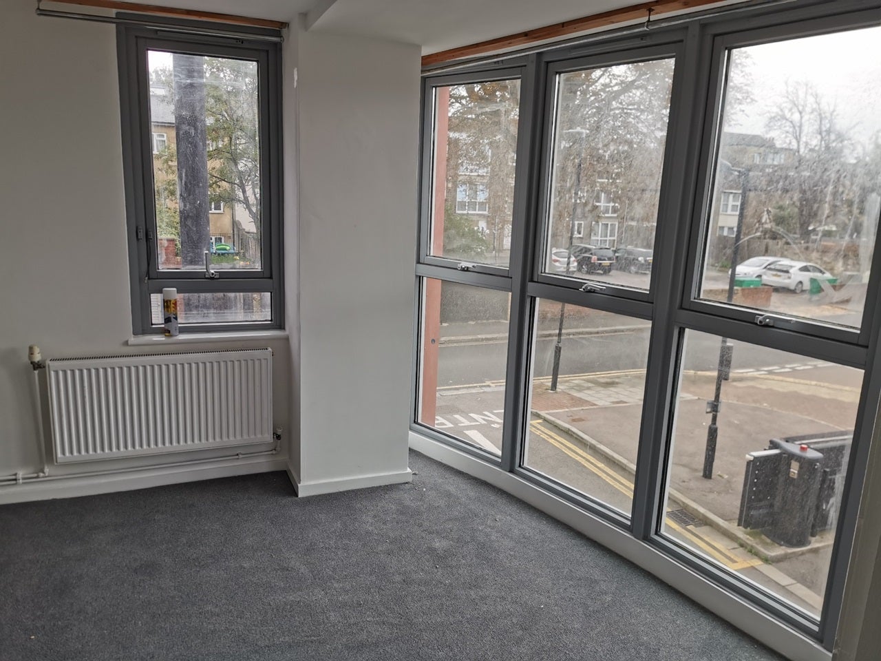 Flat Pelly Road in Greater London