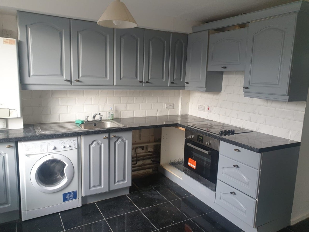 Flat Pelly Road in Greater London