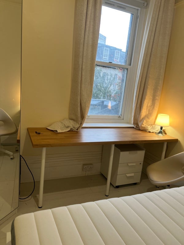 Room Mount Pleasant in Greater London