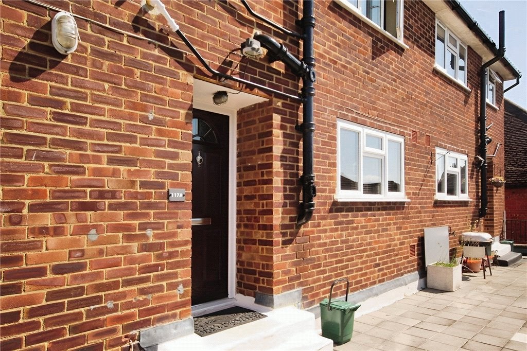Flat Aldershot Road in Guildford