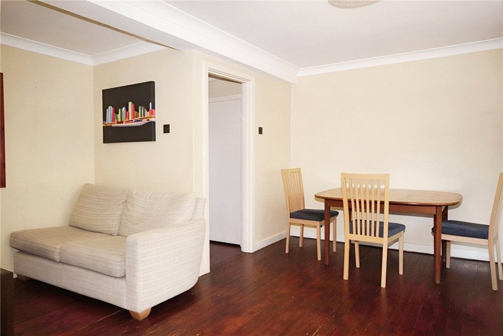 Flat Aldershot Road in Guildford