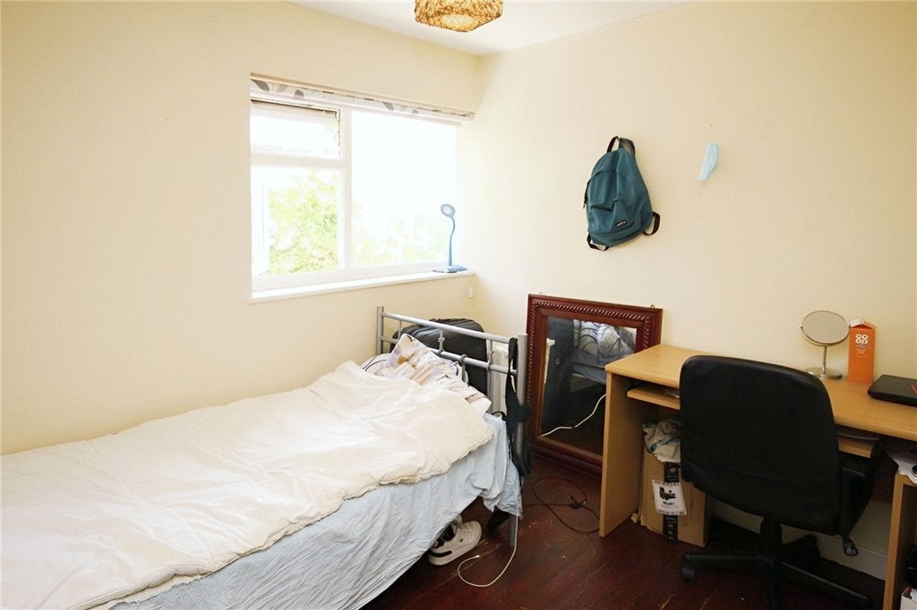 Flat Aldershot Road in Guildford