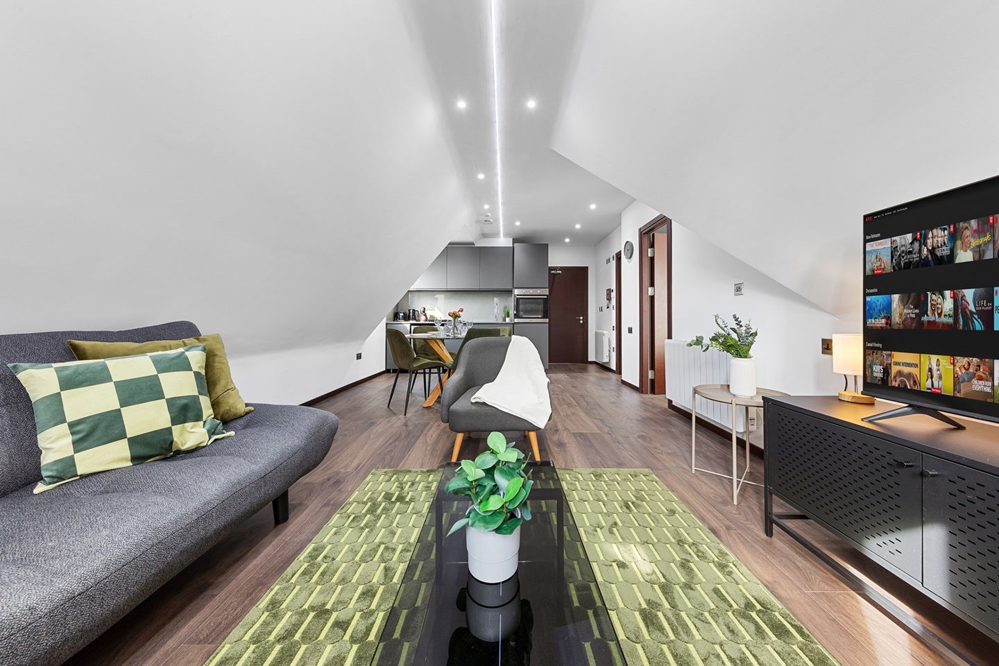 Flat Woodstock Road in Greater London