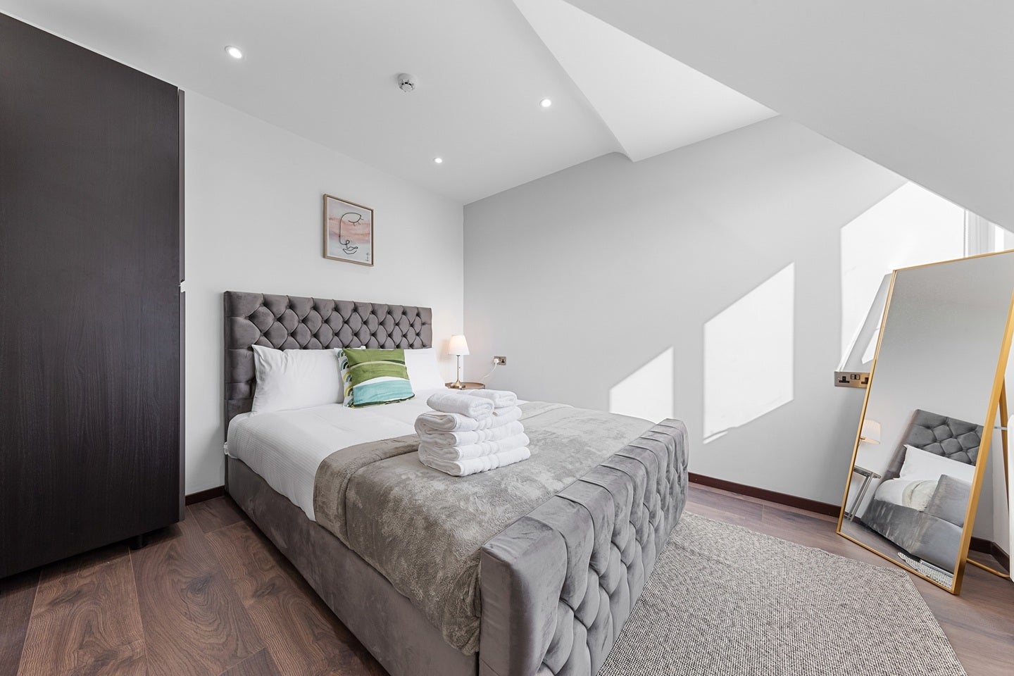 Flat Woodstock Road in Greater London