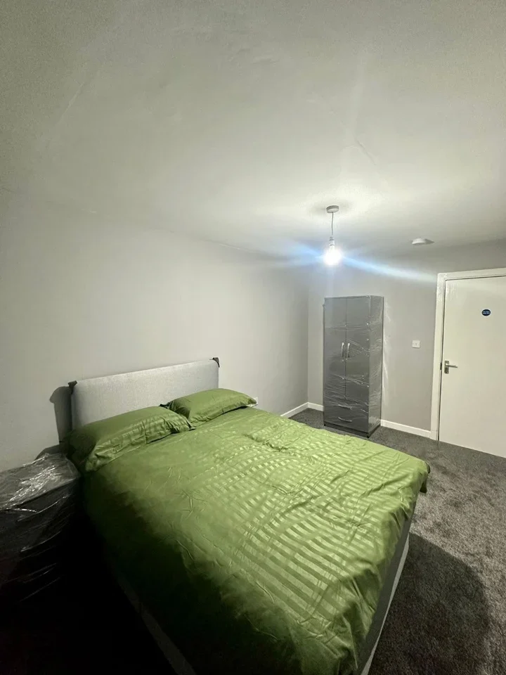 Room West Heath Road in Birmingham