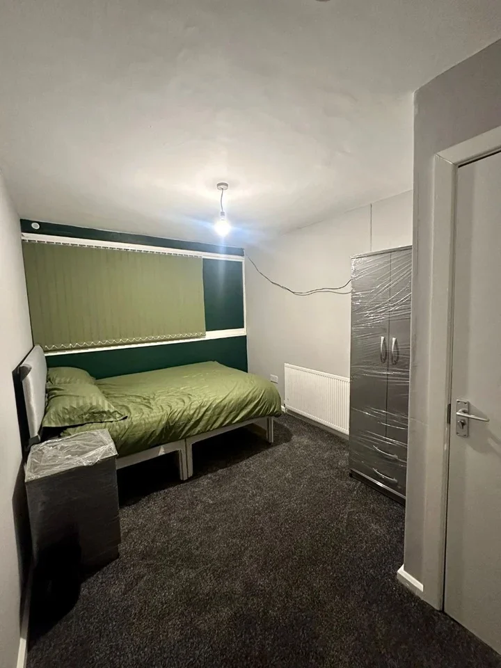 Room West Heath Road in Birmingham