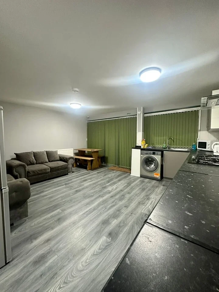 Room West Heath Road in Birmingham