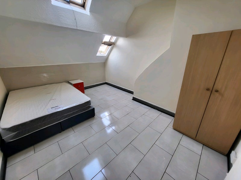 Room Chester Road in Trafford