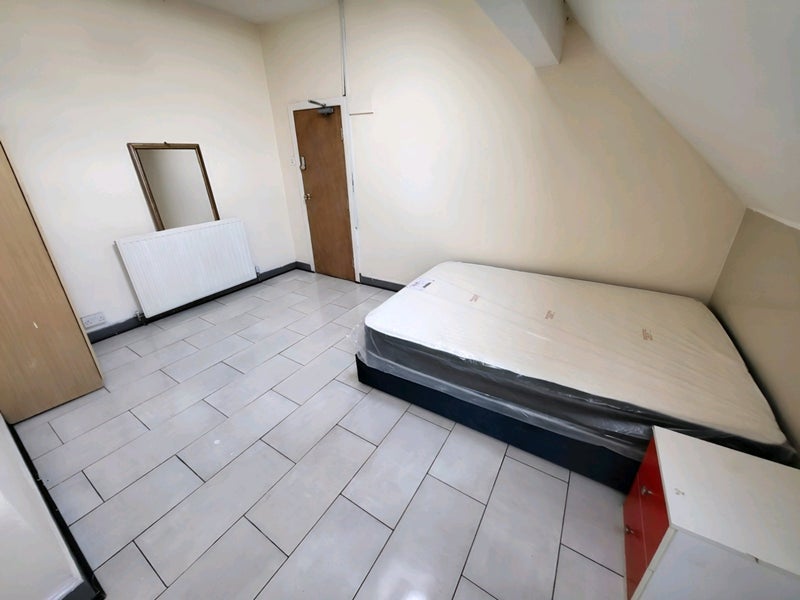 Room Chester Road in Trafford