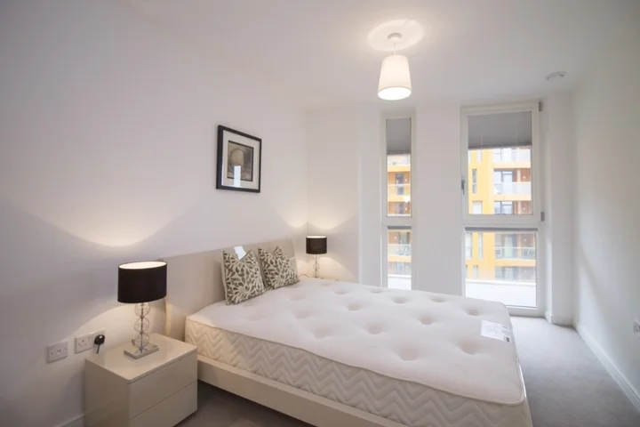 Flat Cable Walk in Greater London