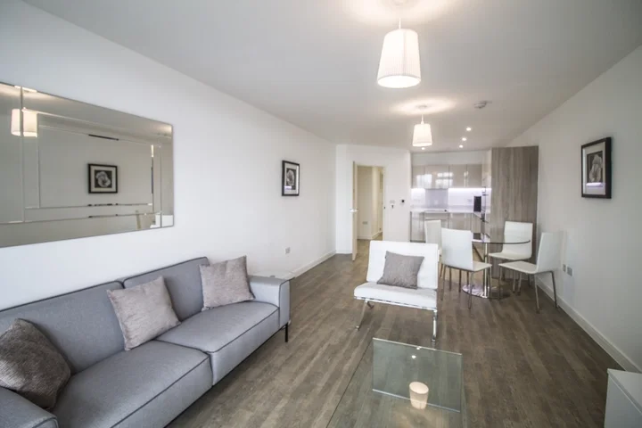 Flat Cable Walk in Greater London