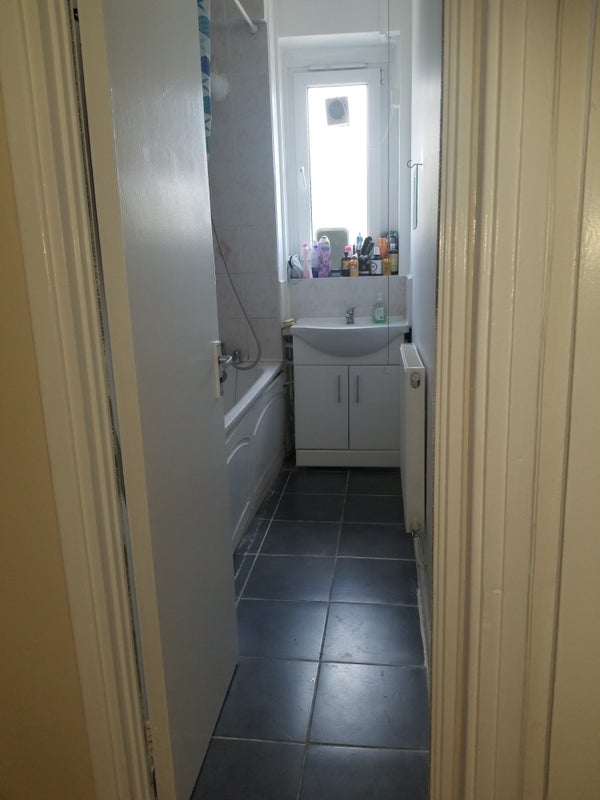 Room Barcombe Avenue in Greater London