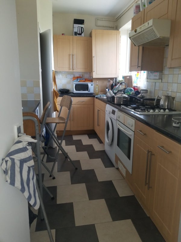 Room Barcombe Avenue in Greater London
