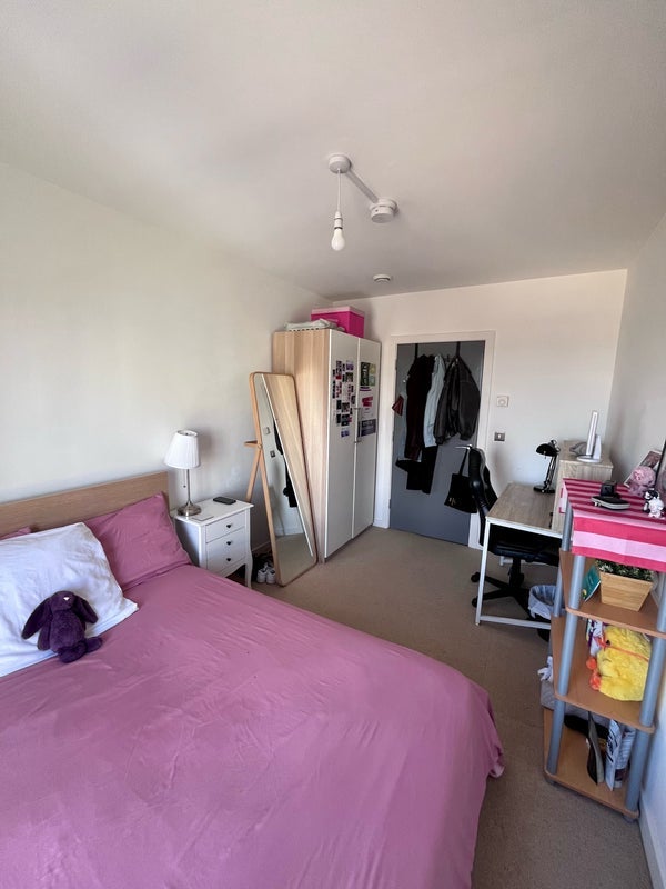 Room Cotall Street in Greater London