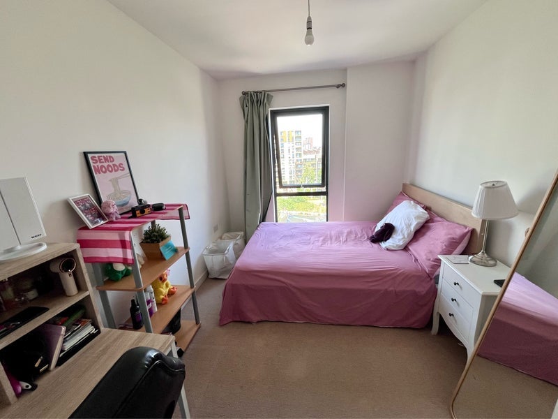 Room Cotall Street in Greater London