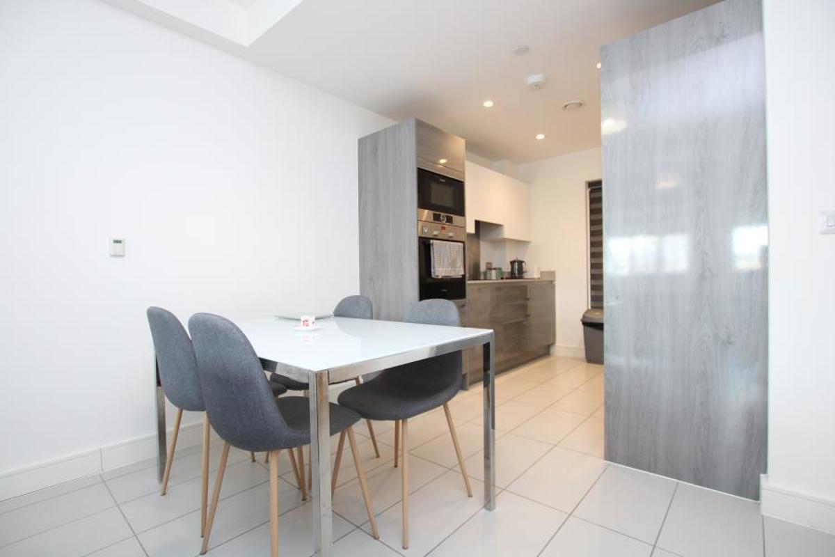 Flat Colston Avenue in Bristol