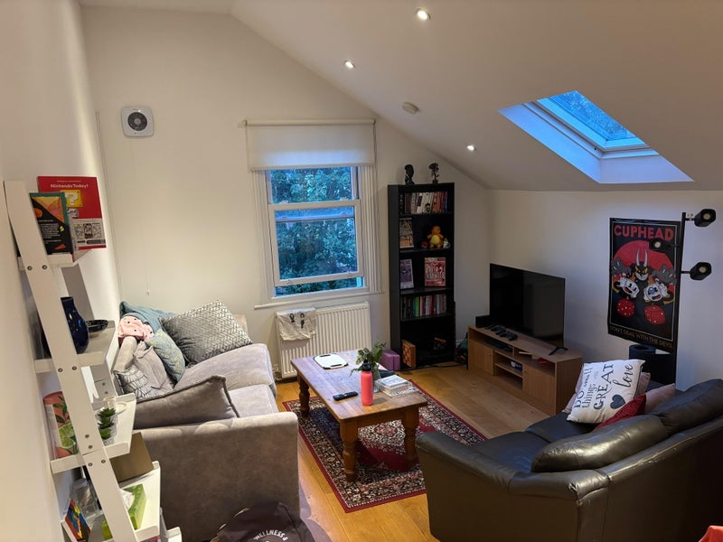 Room Killyon Road in Greater London