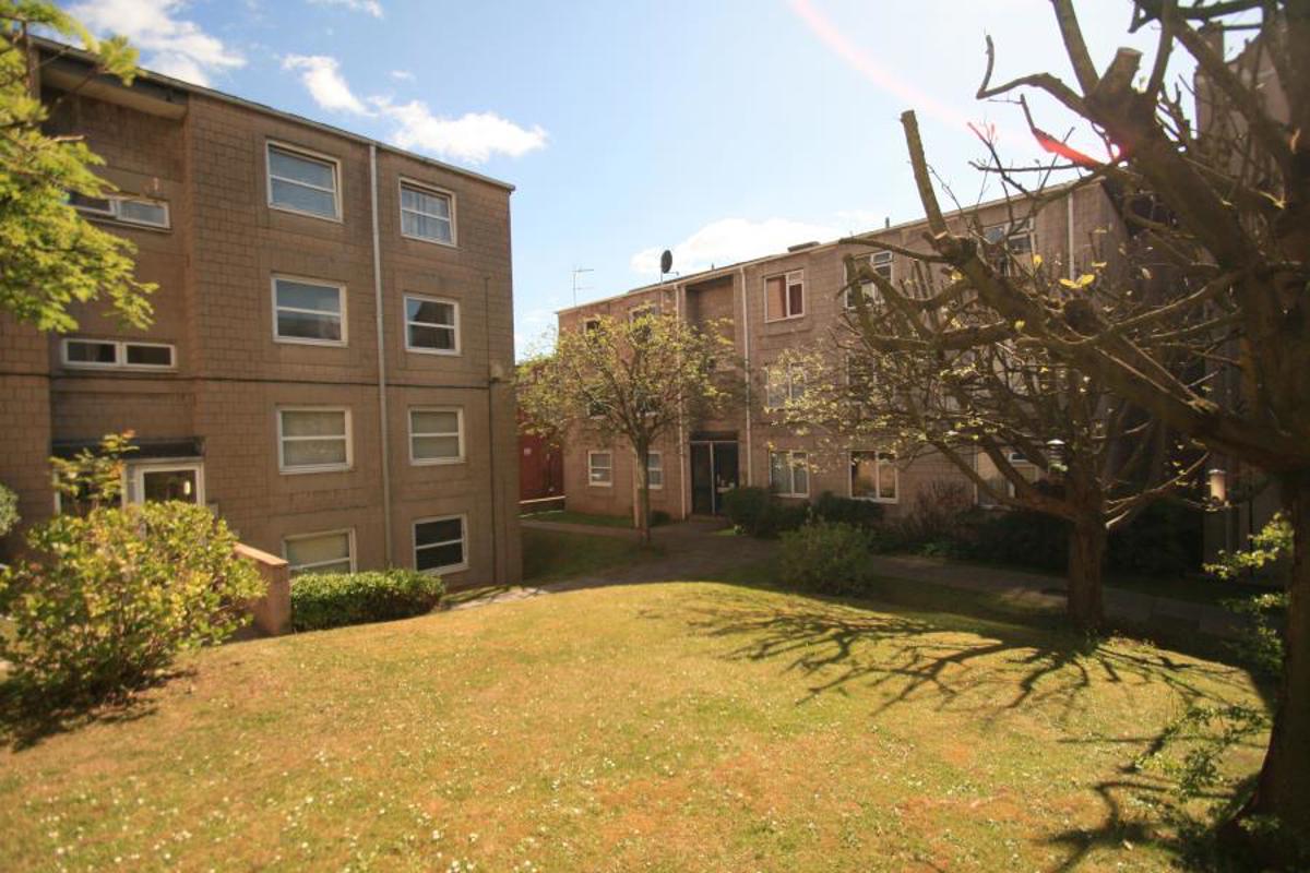 Flat Montague Hill South in Bristol