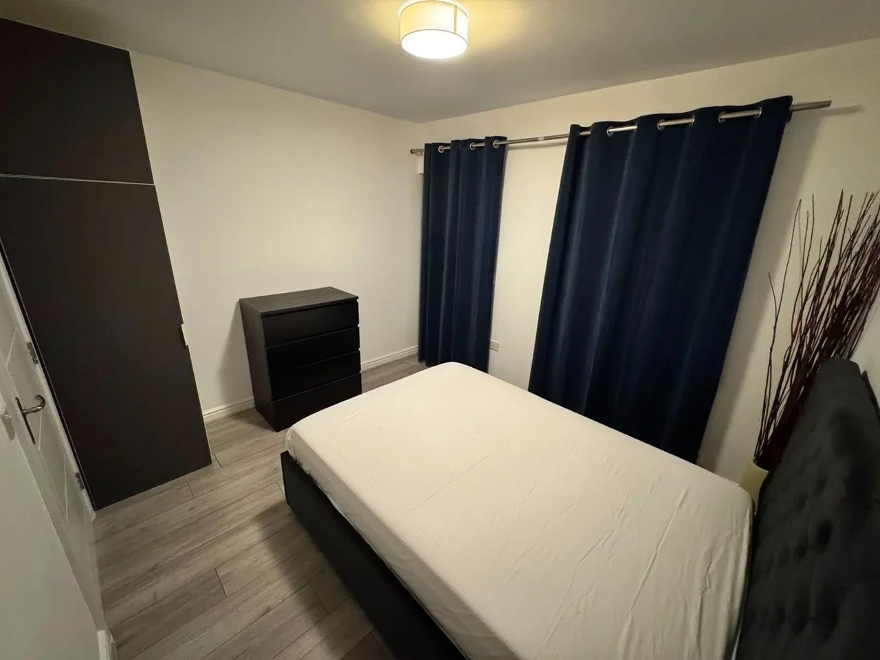 Flat Atherton Road in Greater London