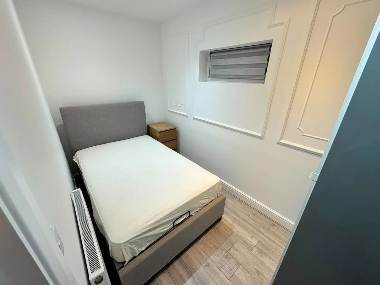 Flat Atherton Road in Greater London