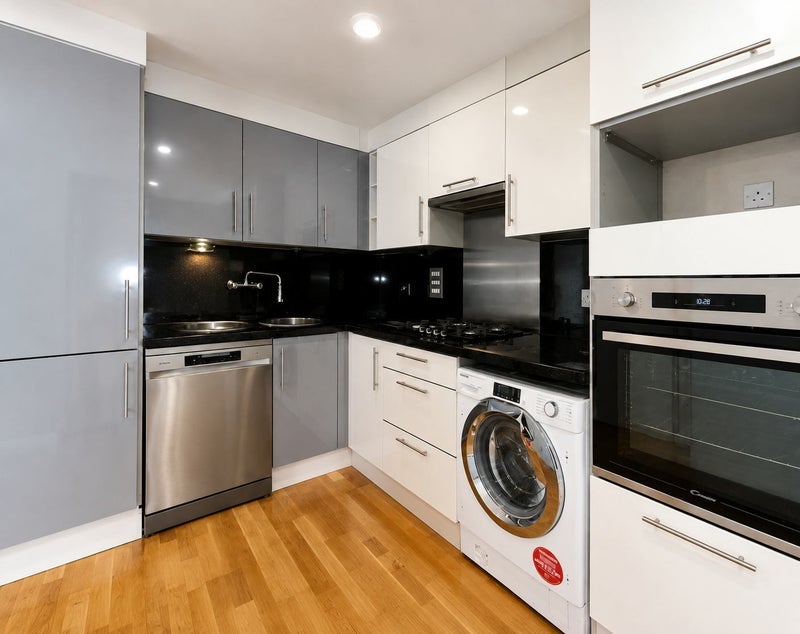 Room Dukes Way in Greater London