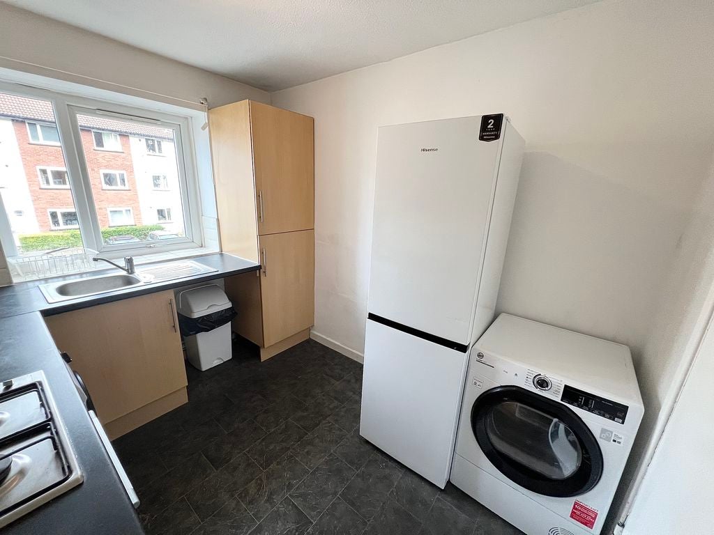 Flat Squires Court in Salford