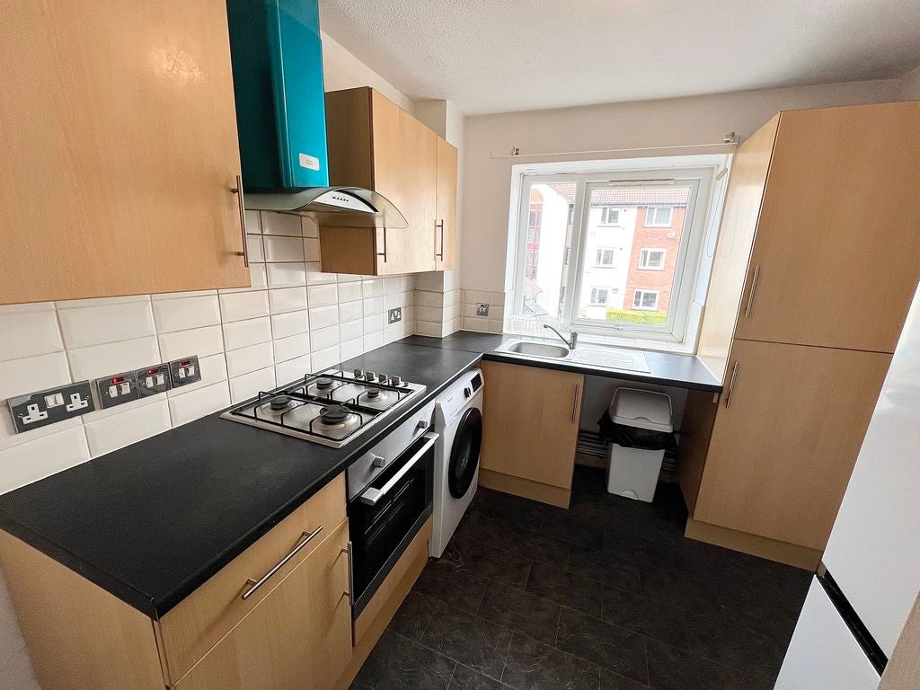 Flat Squires Court in Salford