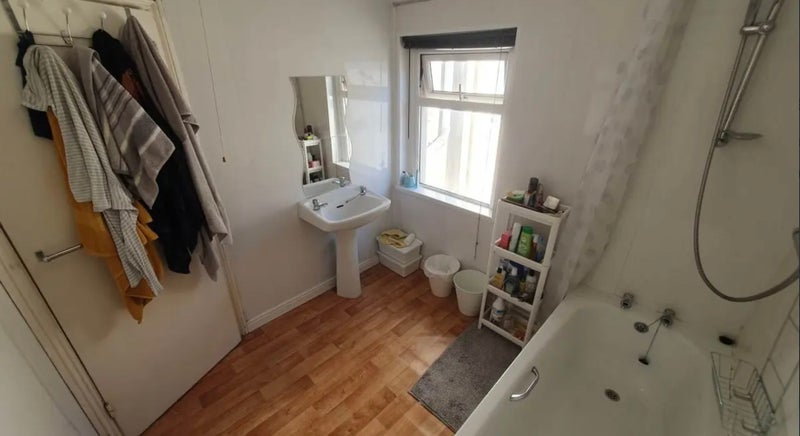 Room Montgomery Street in Cardiff