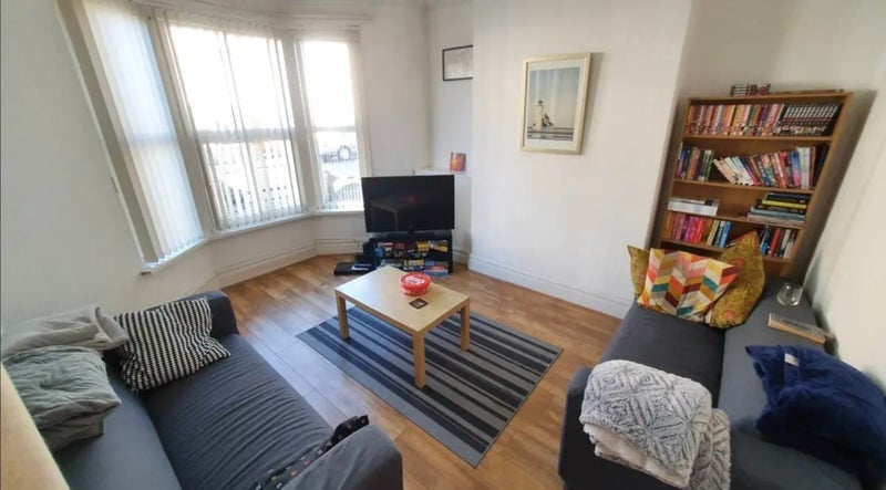 Room Montgomery Street in Cardiff