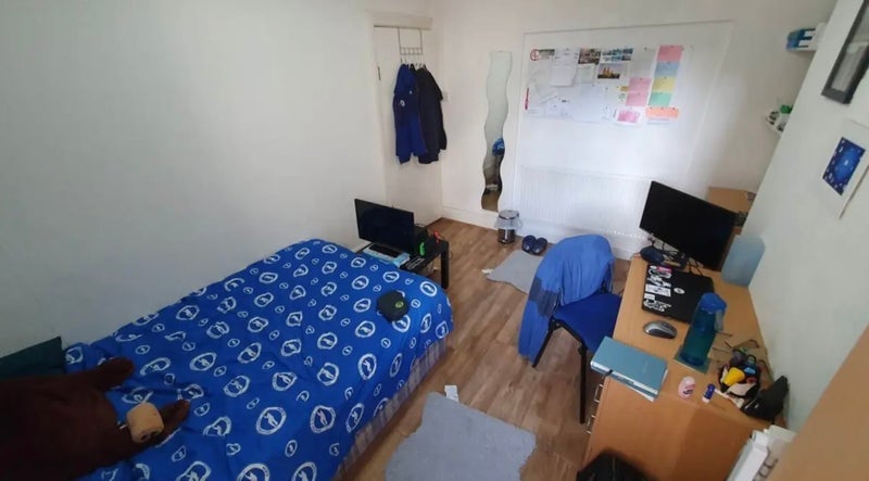 Room Montgomery Street in Cardiff